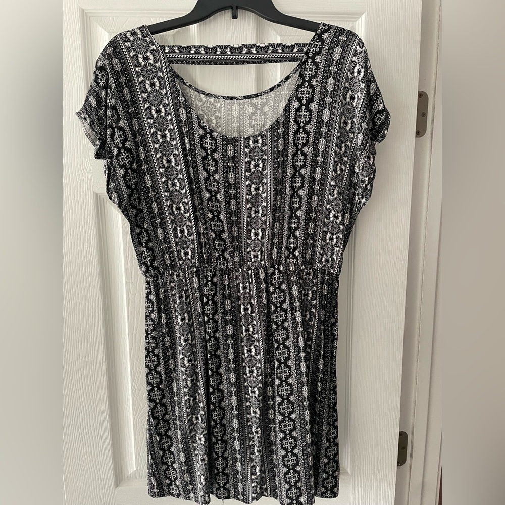 Pink Republic black and white sleeveless dress. Size XL.